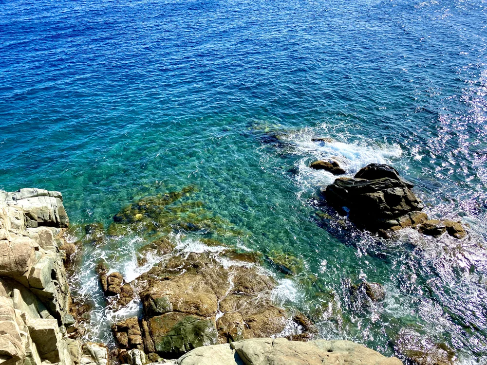 Crique aux eaux turquoise à Saint-Barthélemy