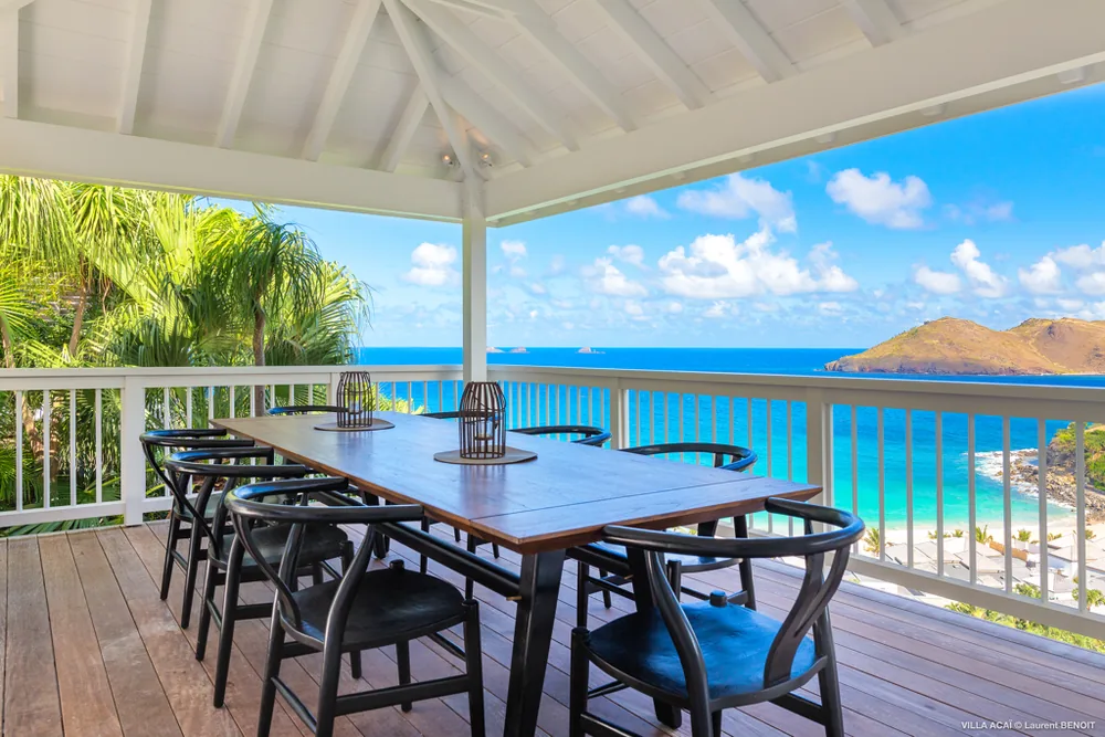 Table à manger en terrasse face à la mer, villa à Saint-Barthélemy