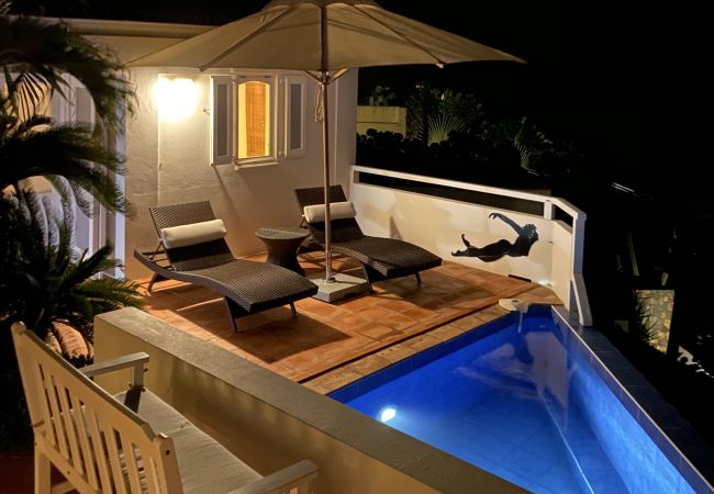 Villa en San Bartolomé - Maison Rose à Toiny es una bonita villa en el espíritu de St Barths. Villa en San Bartolomé - Maison Rose à Toiny es una bonita villa en el espíritu de St Barths.