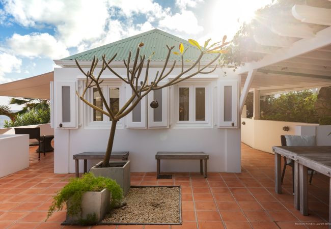 Villa en San Bartolomé - Maison Rose à Toiny es una bonita villa en el espíritu de St Barths. Villa en San Bartolomé - Maison Rose à Toiny es una bonita villa en el espíritu de St Barths.