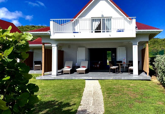 Villa en Saint Barthélemy - El Cap Frehel se hunde en el agua en St. Jean, en la isla de St. Barths.