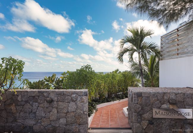 Villa à Saint Barthélemy - Maison Rose à Toiny est une jolie villa à l'esprit de St Barth. Villa à Saint Barthélemy - Maison Rose à Toiny est une jolie villa à l'esprit de St Barth.