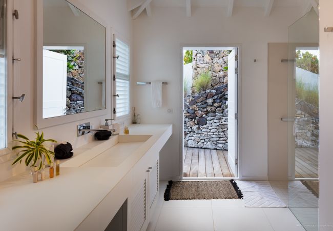 Villa à Saint Barthélemy - Maison Rose à Toiny est une jolie villa à l'esprit de St Barth. Villa à Saint Barthélemy - Maison Rose à Toiny est une jolie villa à l'esprit de St Barth.