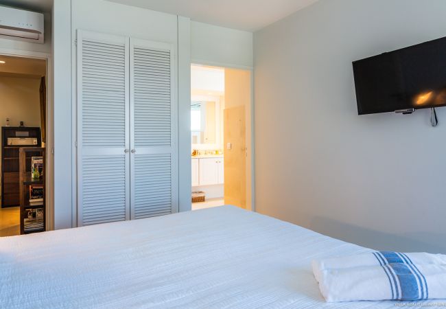 Villa à Saint Barthélemy - La villa ACAÏ offre une vue imprenable à Saint Barthelemy Villa à Saint Barthélemy - La villa ACAÏ offre une vue imprenable à Saint Barthelemy