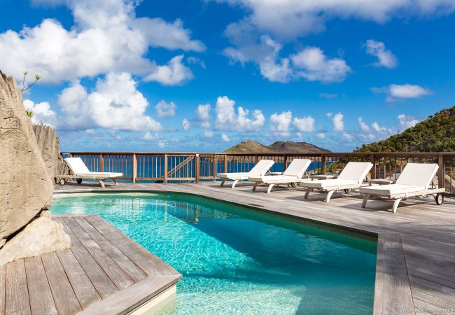 Villa a Saint Barthélemy - La villa ACAÏ offre une vue imprenable à Saint Barthelemy Villa a Saint Barthélemy - La villa ACAÏ offre une vue imprenable à Saint Barthelemy