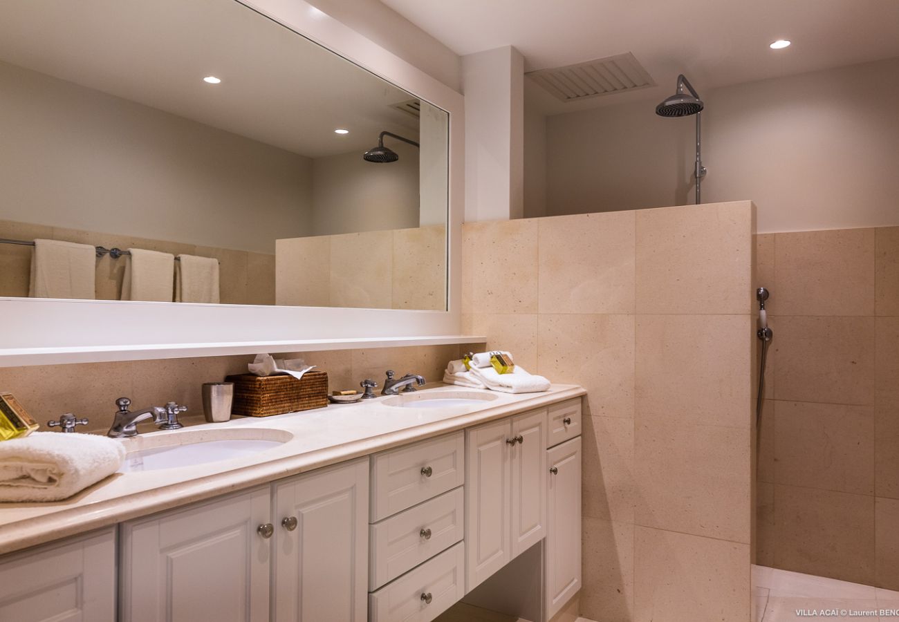 Villa a Saint Barthélemy - La villa ACAÏ offre une vue imprenable à Saint Barthelemy Villa a Saint Barthélemy - La villa ACAÏ offre une vue imprenable à Saint Barthelemy