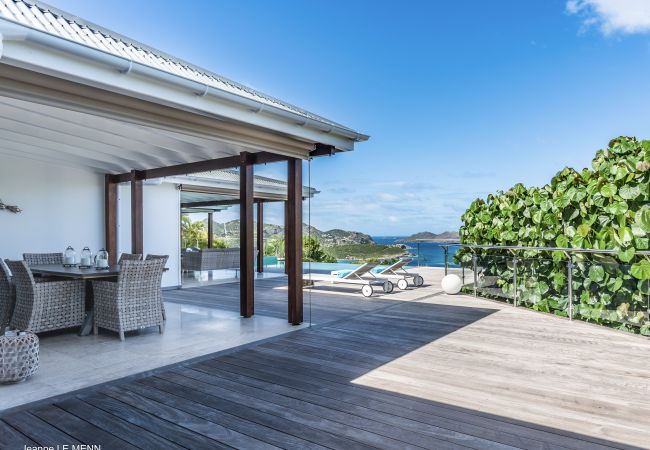 Outdoor dining room of the villa Isia in St Barths Outdoor dining room of the villa Isia in St Barths