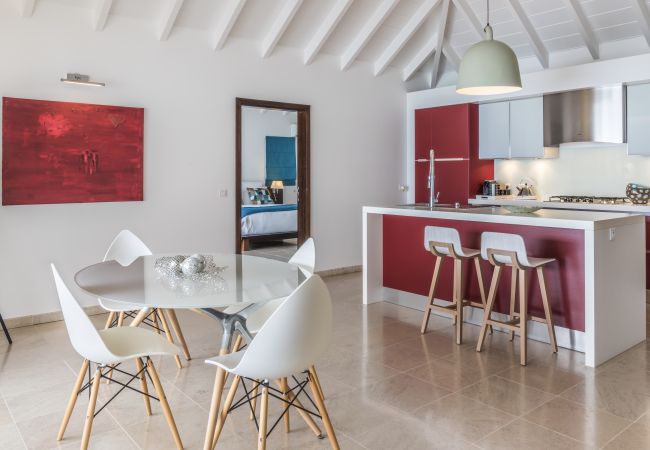 Kitchen and breakfast area of Villa Isia in St Barth.  Kitchen and breakfast area of Villa Isia in St Barth.