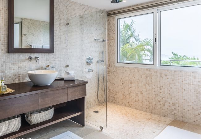Shower room of the room owners of the villa Isia in St Barths Shower room of the room owners of the villa Isia in St Barths