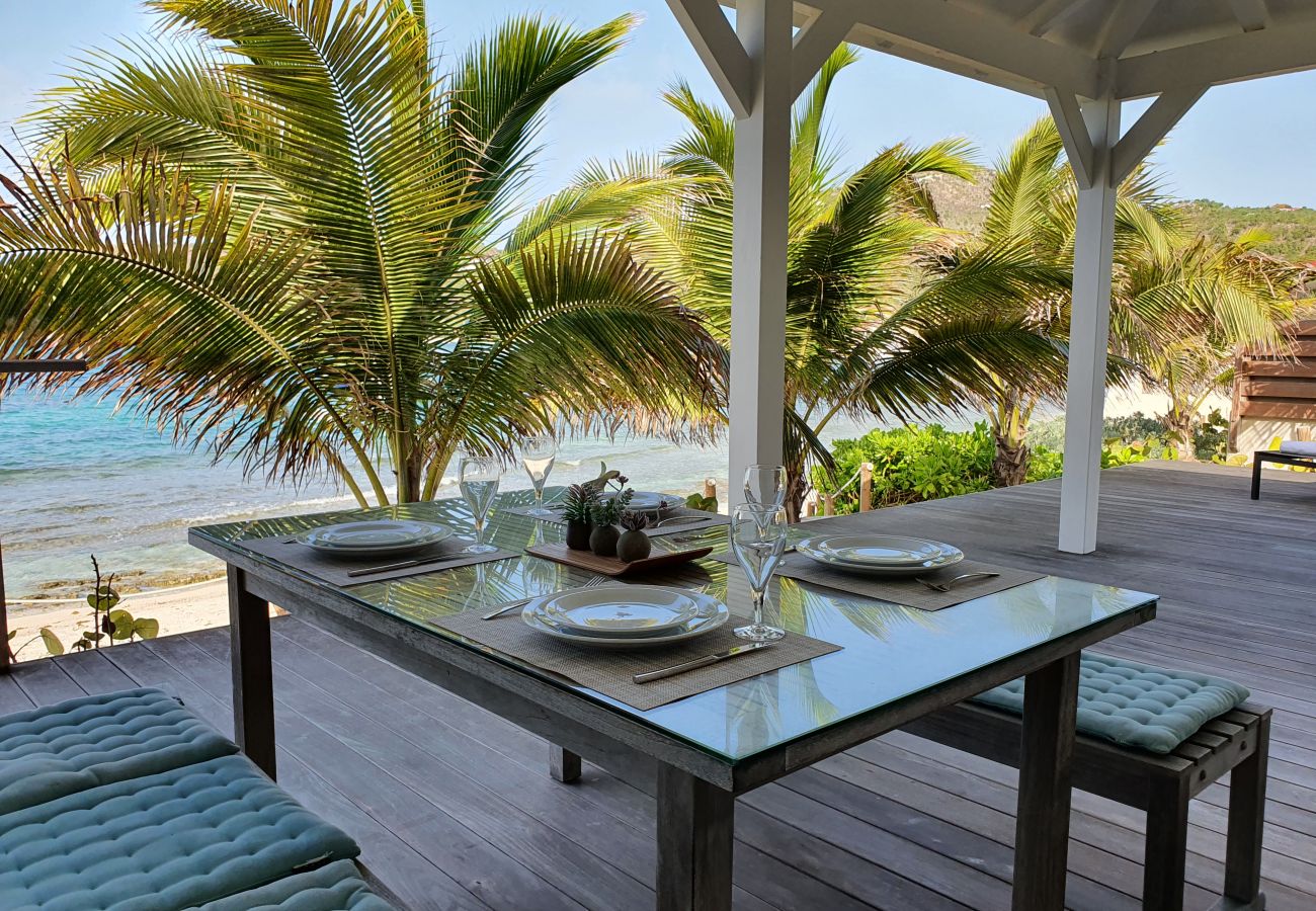 Terrace equipped for 4 people facing the sea. Terrace facing the sea